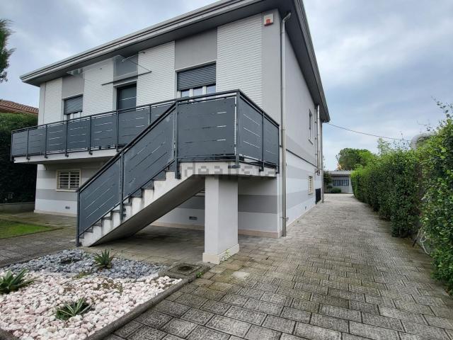 Case e ville in vendita di 570 m² in Via Ignazio Zanini