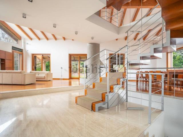 Case e ville in vendita di 570 m² in Via Monte Grappa, 30