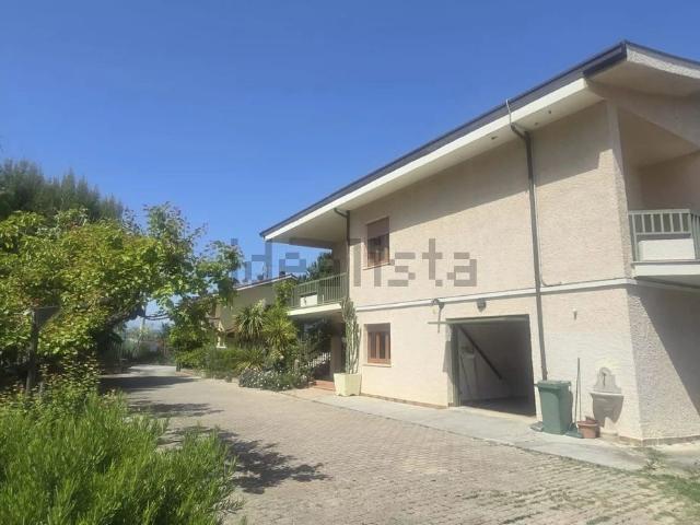 Case e ville in vendita di 570 m² in Via Mameli, 15