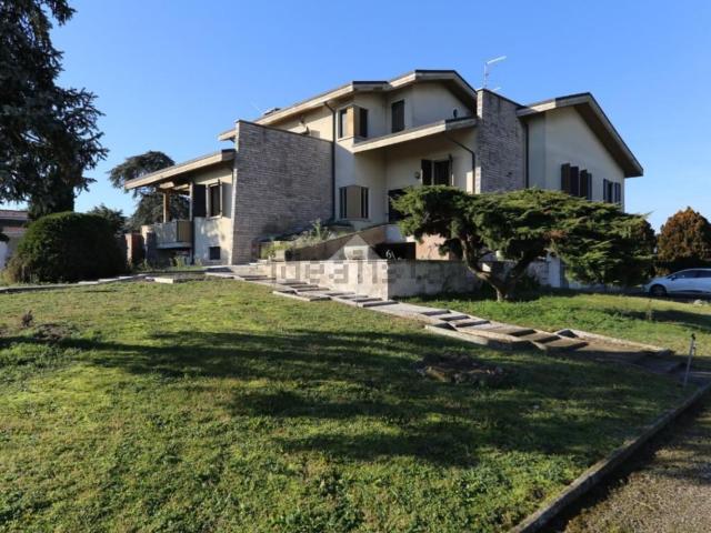 Case e ville in vendita di 570 m² in Via Solferino e San Martino, 33