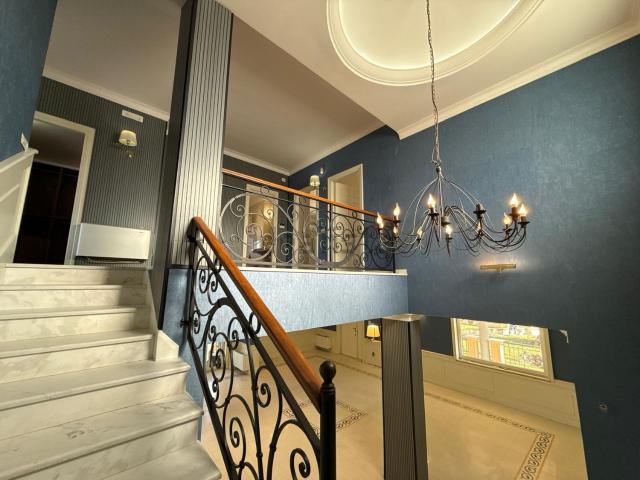 Case e ville in vendita di 570 m² in Via Staffetta, 207
