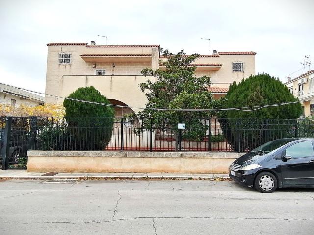 Case e ville in vendita di 570 m² in Viale Cardinale B. della Cueva, 44