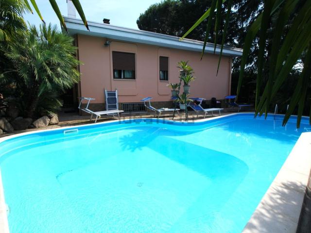 Case e ville in vendita di 570 m² in Viale Sabotino