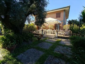 Case e ville in vendita di 570 m² in Vicolo Olivella