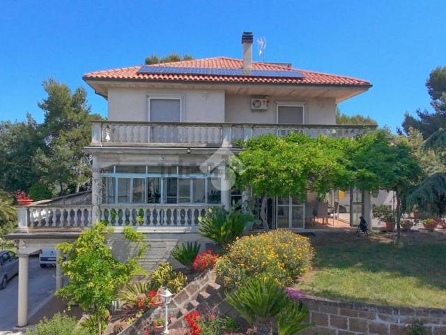 Case e ville in vendita di 570 m²