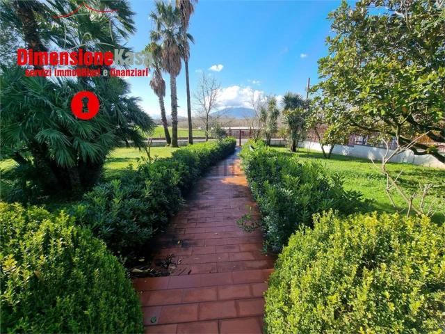 Case e ville in vendita di 570 m² in Strada Provinciale di Nola