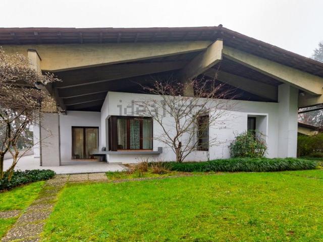 Case e ville in vendita di 571 m² in Via Moncucco