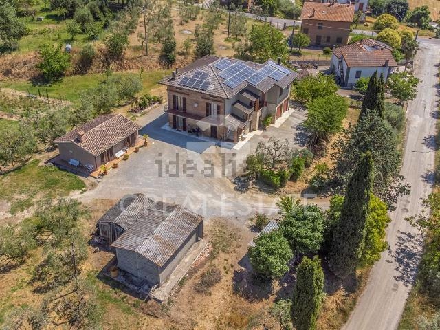 Case e ville in vendita di 571 m² in Via Toscana
