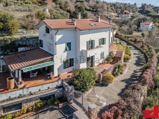Case e ville in vendita di 572 m² in Via San Giorgio