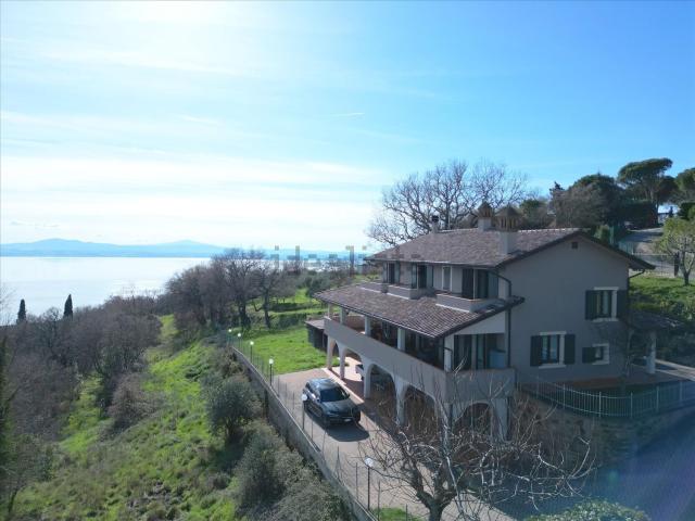 Case e ville in vendita di 572 m² in Località Cerqueto di Trecine, 32