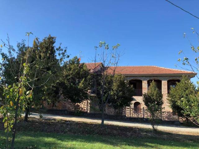 Case e ville in vendita di 572 m² in Strada San Pietro