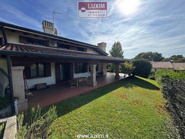 Case e ville in vendita di 575 m²