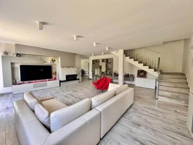 Case e ville in vendita di 575 m² in Via Cavalieri di Vittorio Veneto