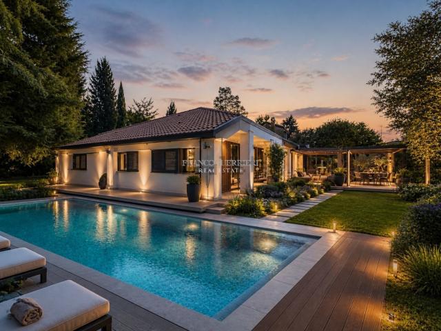 Case e ville in vendita di 575 m² in Via Alcide De Gasperi