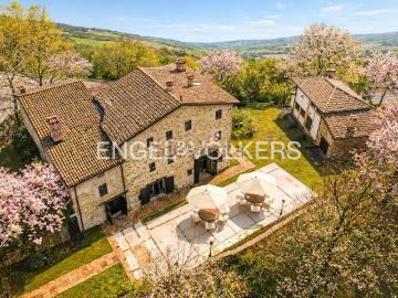 Case e ville in vendita di 575 m² in Via Mongiorgio