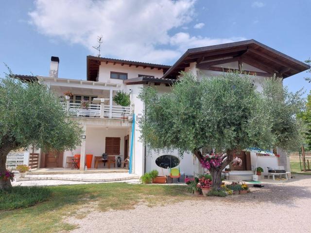 Case e ville in vendita di 575 m² in Via Rocco Terenzi