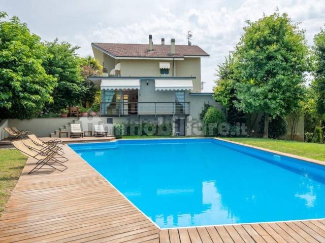 Case e ville in vendita di 575 m² in Frazione San Grato