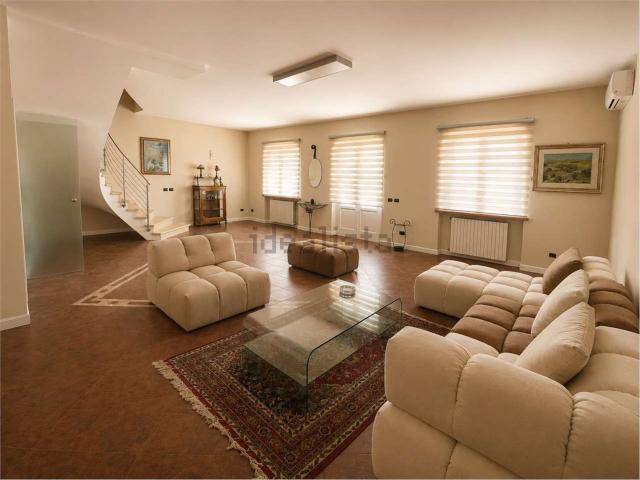 Case e ville in vendita di 575 m² in Località Agro, 10