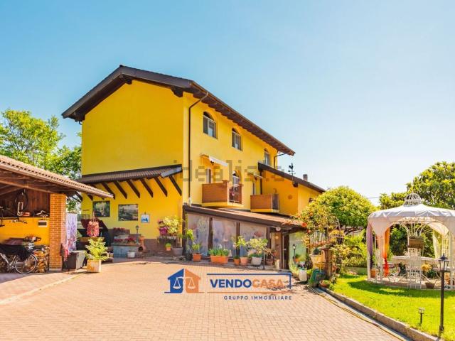 Case e ville in vendita di 575 m² in Strada Moirano, 244