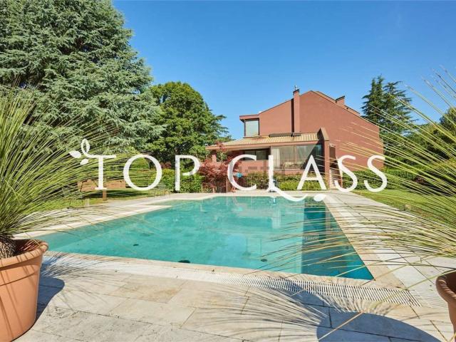 Case e ville in vendita di 576 m² in Via Giuseppe Verdi, 1