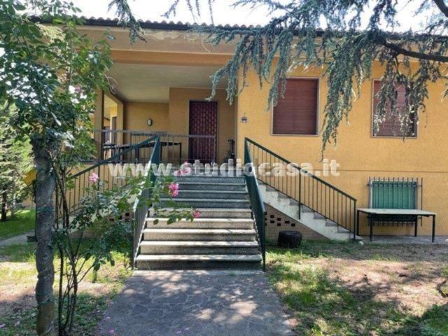 Case e ville in vendita di 576 m² in Via Piacenza