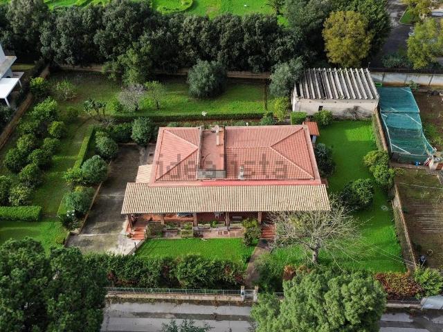 Case e ville in vendita di 578 m² in Via delle Baleari, 5