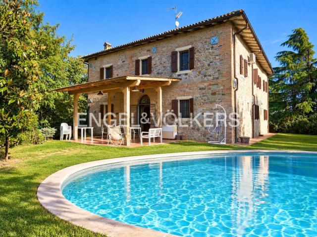 Case e ville in vendita di 579 m² in Via Montemaggiore