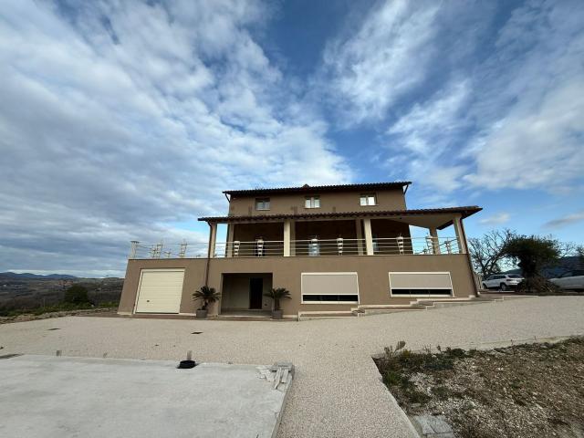 Case e ville in vendita di 580 m²
