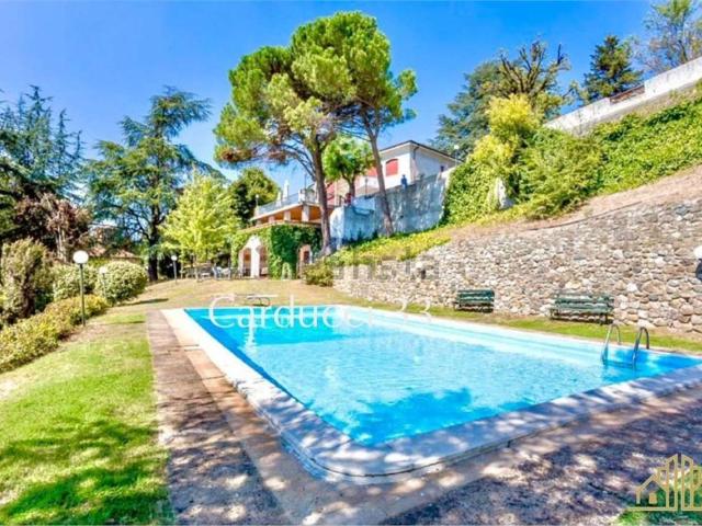 Case e ville in vendita di 580 m²