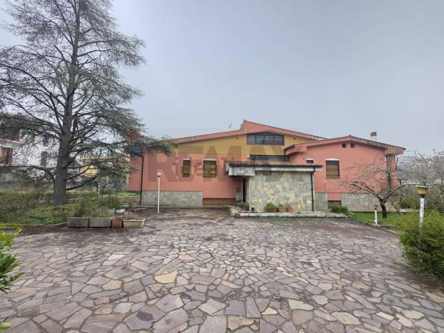 Case e ville in vendita di 580 m² in Via Brunetta, 9