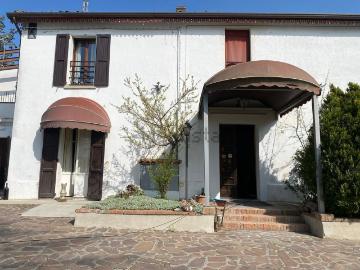 Case e ville in vendita di 580 m² in Via Lola