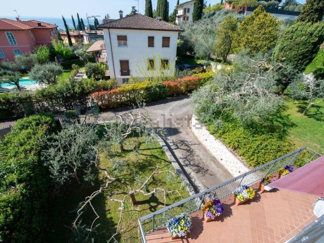 Case e ville in vendita di 580 m² in Via P. Farinati, 4