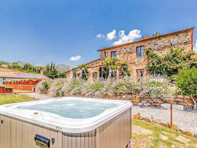 Case e ville in vendita di 581 m² in Strada Comunale di Gello