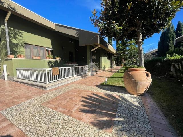 Case e ville in vendita di 582 m² in Via Leonardo da Vinci, 675