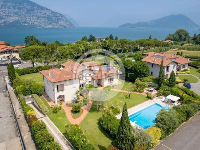 Case e ville in vendita di 585 m²