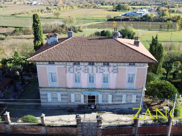 Case e ville in vendita di 585 m² in Via del Camposanto, 7