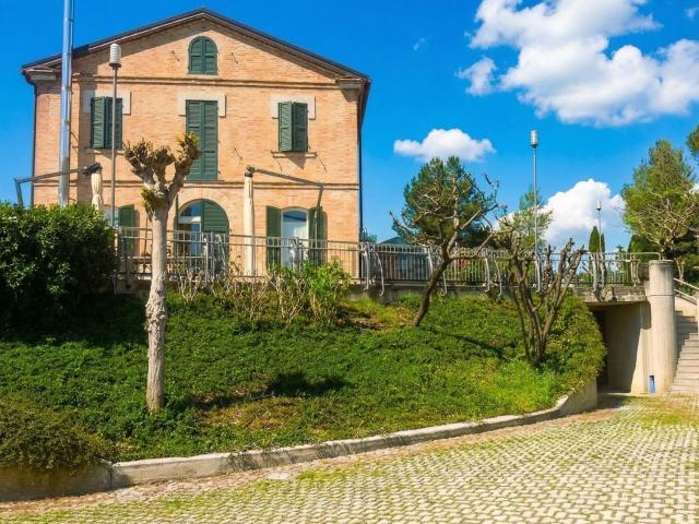 Case e ville in vendita di 585 m² in Via Ponte Magno
