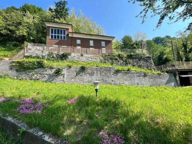 Case e ville in vendita di 585 m² in Via Pratolongo