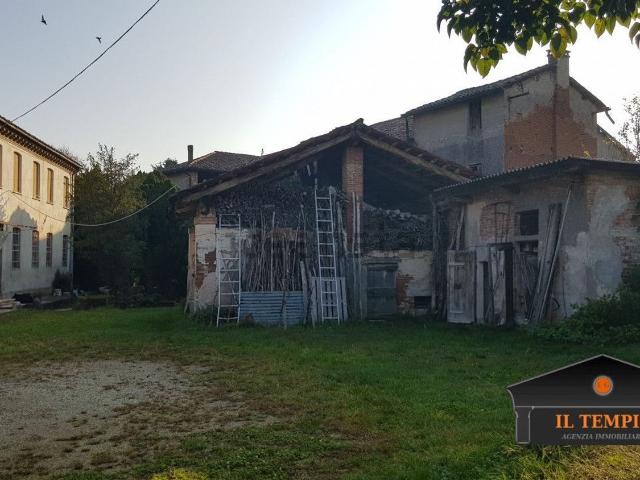 Case e ville in vendita di 590 m² in Via IV Novembre, 4