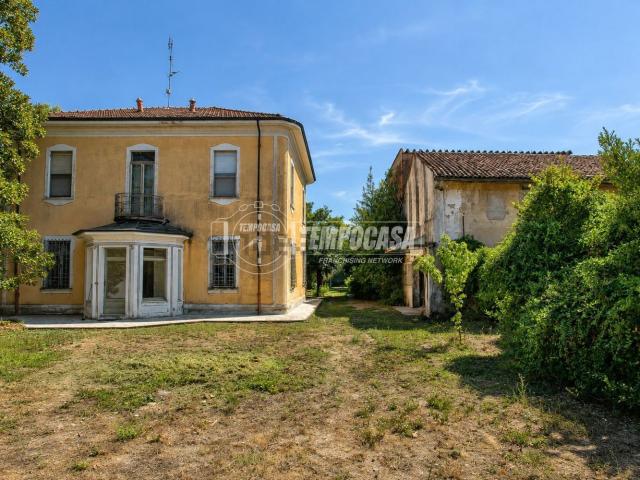 Case e ville in vendita di 590 m² in Via Trieste, 14