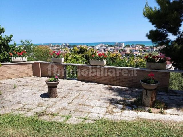 Case e ville in vendita di 593 m² in Via Montello, 31