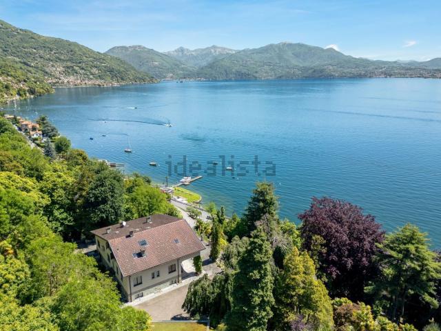 Case e ville in vendita di 593 m² in Via Martiri Oggebbiesi, 17