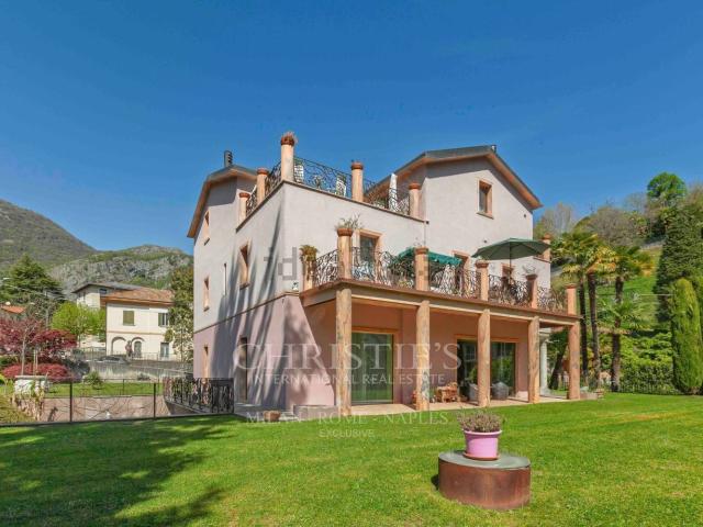 Case e ville in vendita di 593 m² in Via Statale, 159