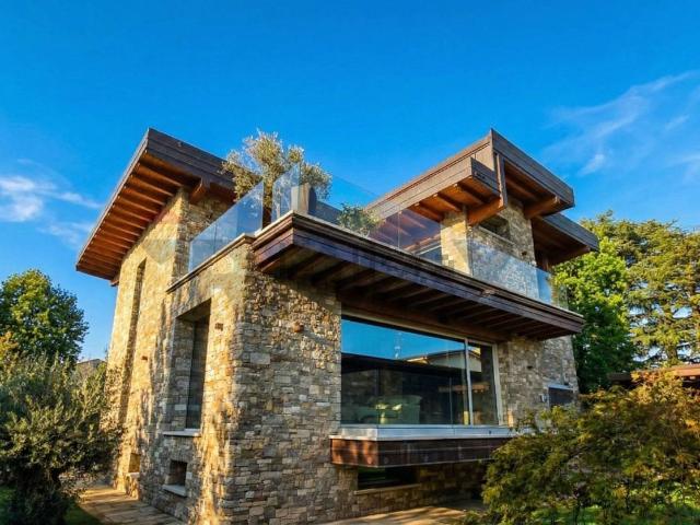 Case e ville in vendita di 595 m²