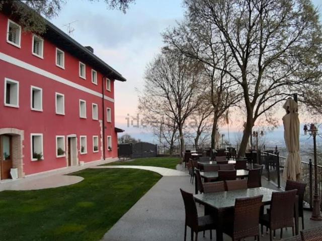 Case e ville in vendita di 595 m²