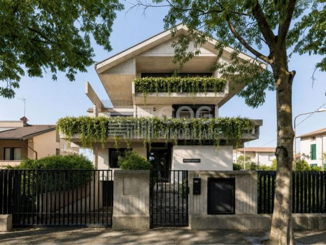 Case e ville in vendita di 595 m²