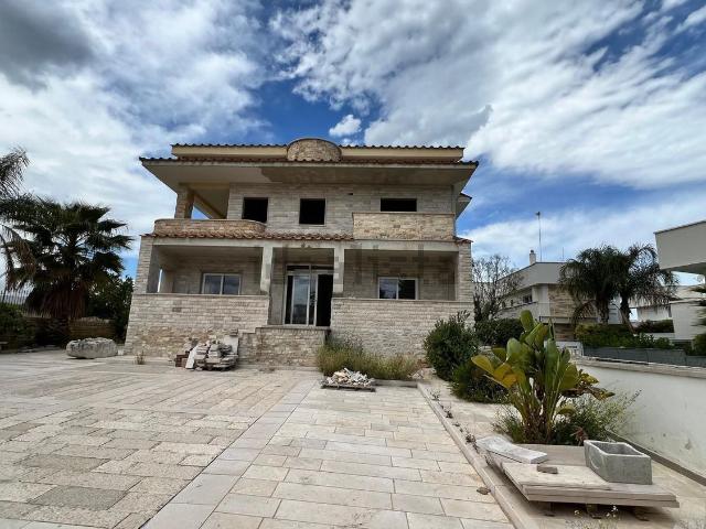 Case e ville in vendita di 596 m² in Via Vecchia Trani Corato