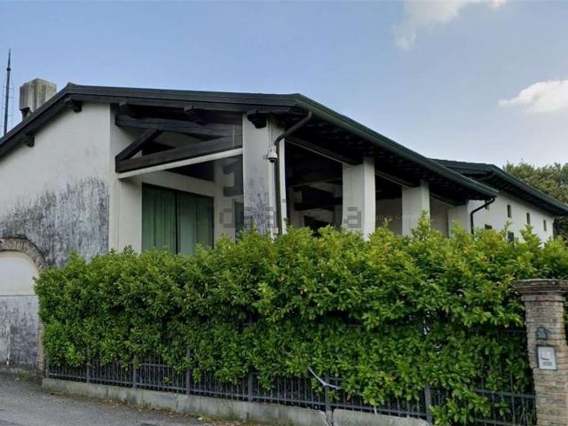 Case e ville in vendita di 598 m² in Via Vittorio Veneto, 78