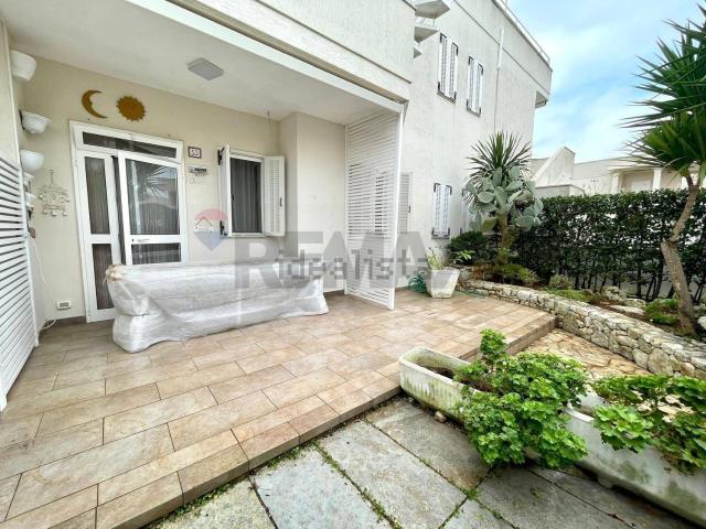 Case e ville in vendita di 63 m² in Via Appia Antica