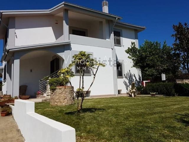 Case e ville in vendita di 600 m²